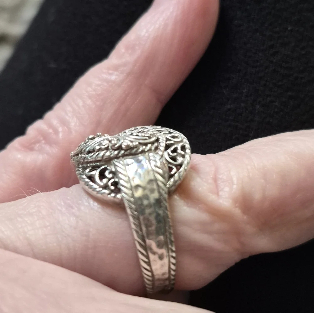 Elegant Silver Ring Size 9